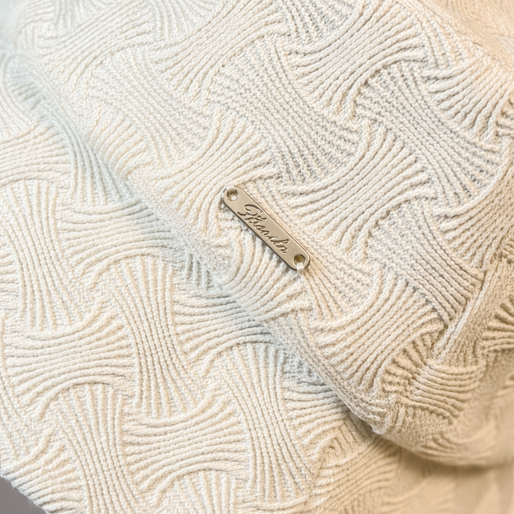 The off-white textured fisherman's hat is casual and versatile, providing sun protection and shade for both men and women Application Scenario