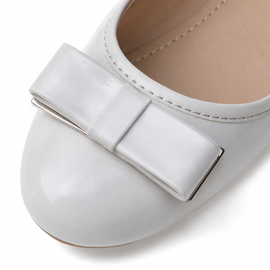 White women's flat shoes are comfortable, soft-soled and versatile casual single shoes Application Scenario