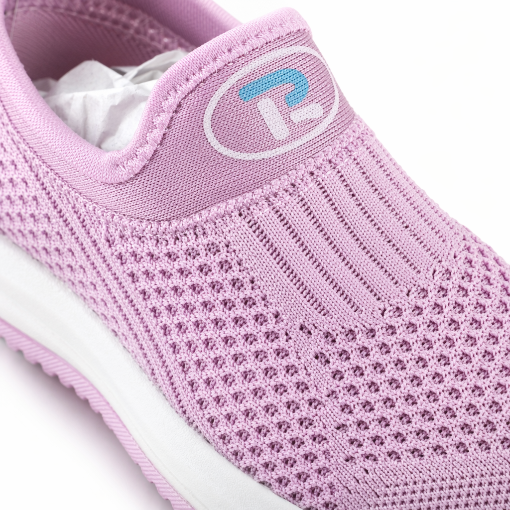 Black, pink and red mesh sports shoes are breathable, lightweight and unisex Application Scenario