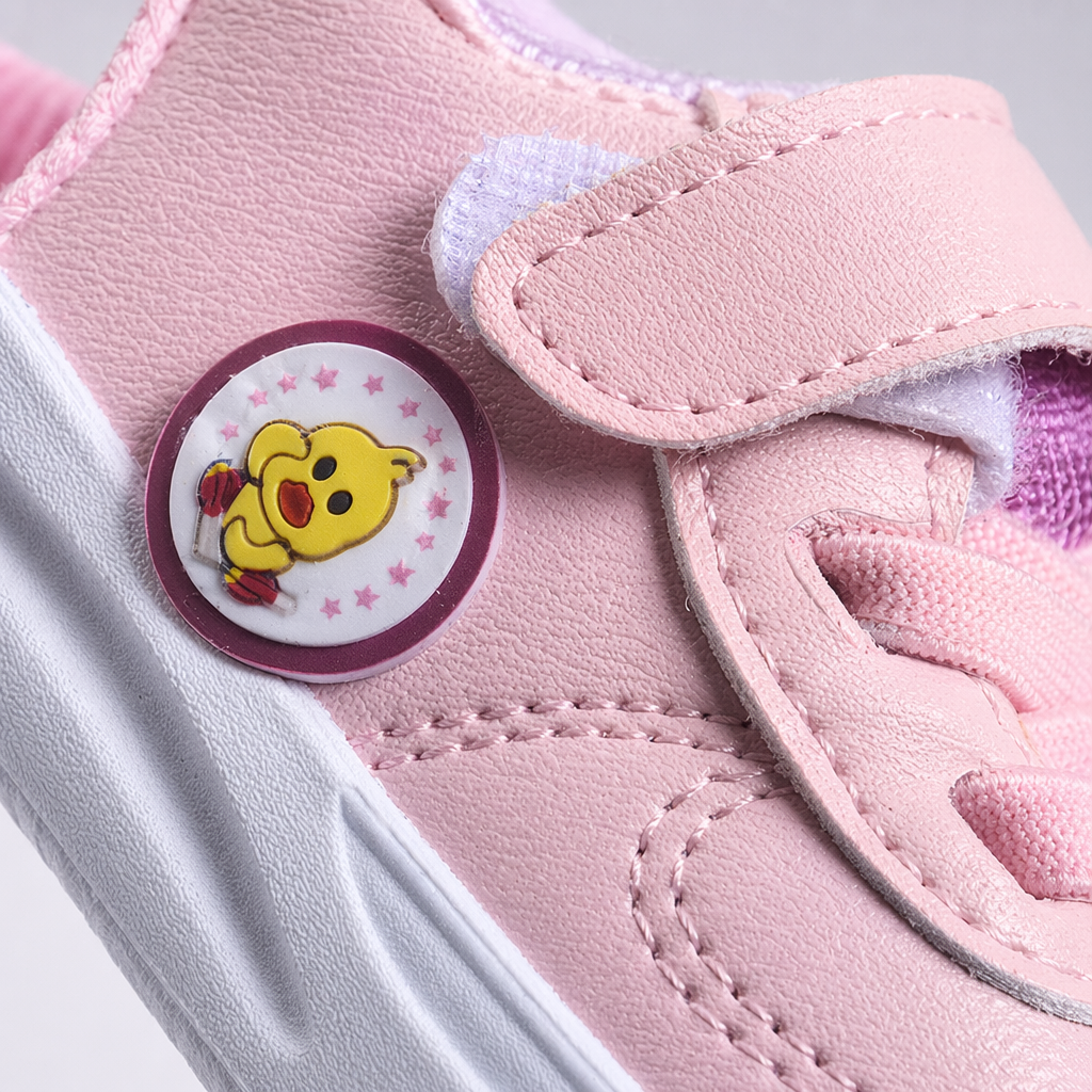Three pairs of children's sports shoes are breathable, anti-slip, lightweight and comfortable, new spring style for boys and girls Application Scenario
