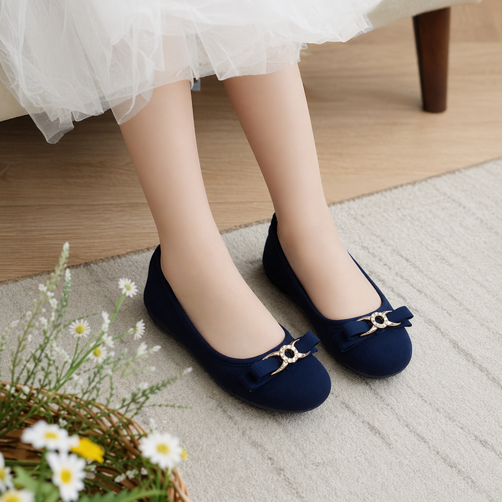 Blue flat shoes are casual and versatile for women. They have soft soles, are anti-slip, lightweight and comfortable for daily wear details Picture