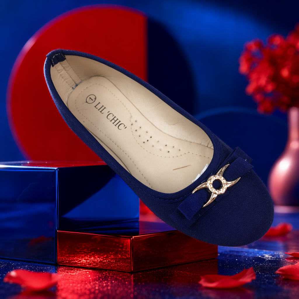 Blue flat shoes are casual and versatile for women. They have soft soles, are anti-slip, lightweight and comfortable for daily wear Specification image