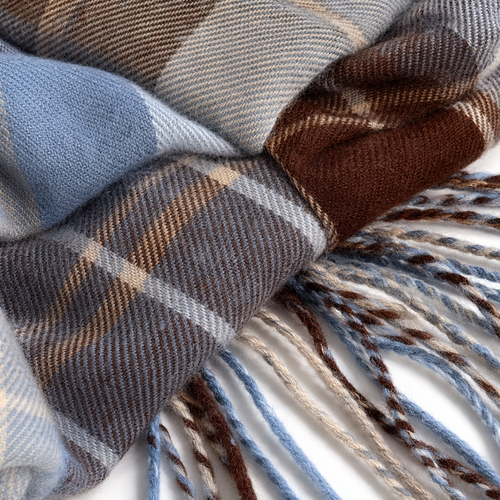 Checkered scarf for women, warm in autumn and winter, pure cotton, fashionable and versatile long scarf Application Scenario
