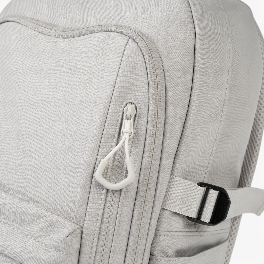 The white backpack is simple and versatile. It is convenient for students to commute, has a large capacity and is fashionable and casual Application Scenario