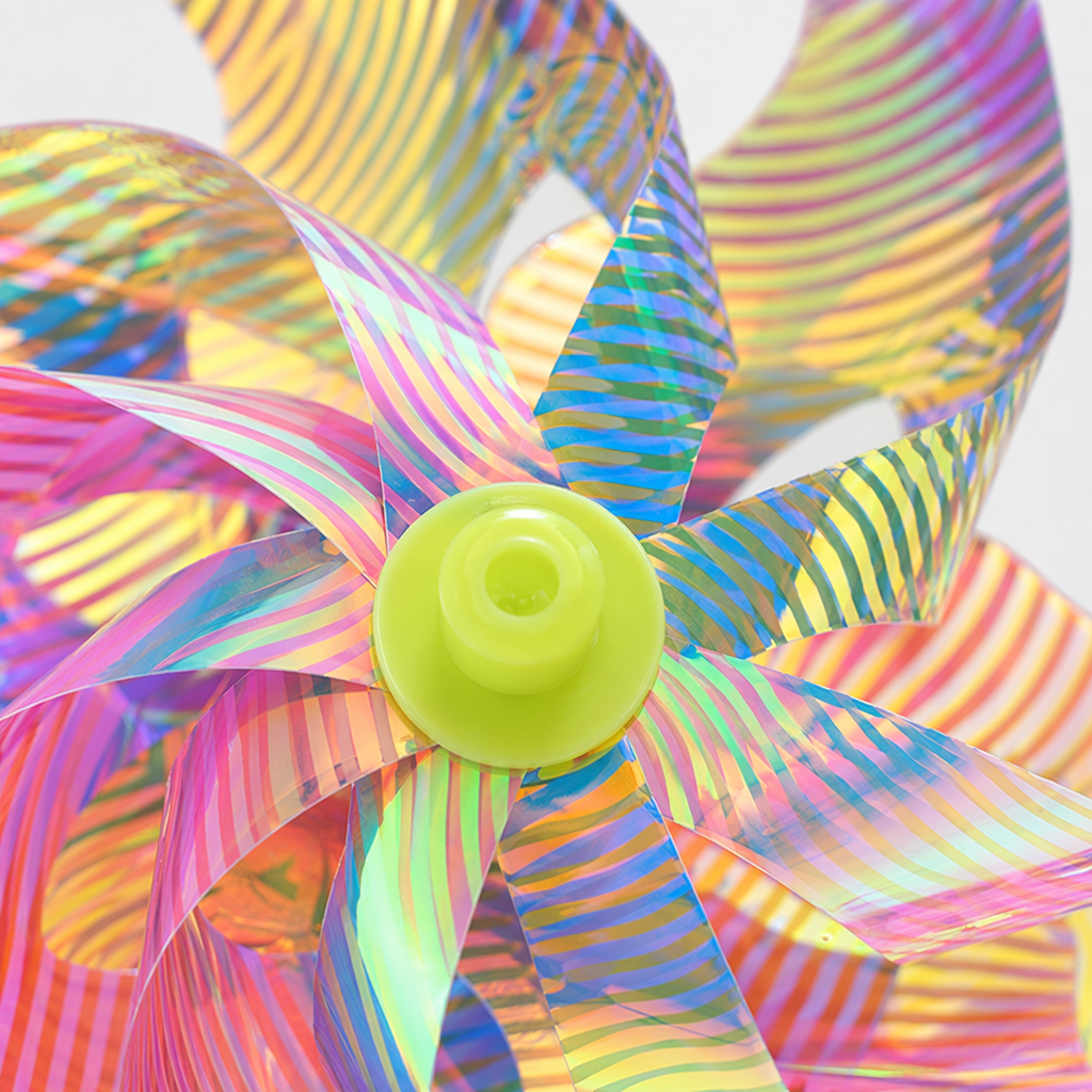 Colorful windmill toys, children's educational outdoor rotating toys, made of safe and environmentally friendly materials Application Scenario