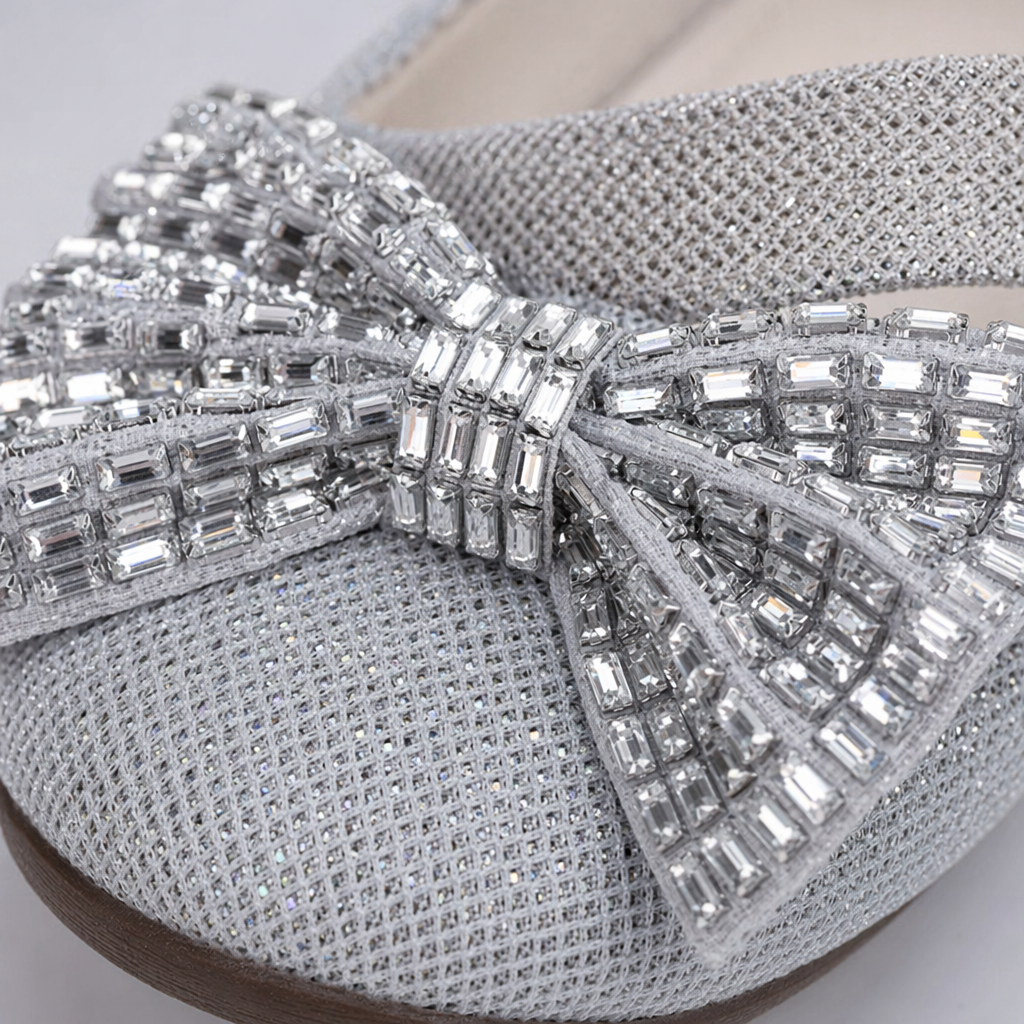 Silver sequined girls' bow single shoes, versatile small leather shoes for girls in spring and summer Application Scenario