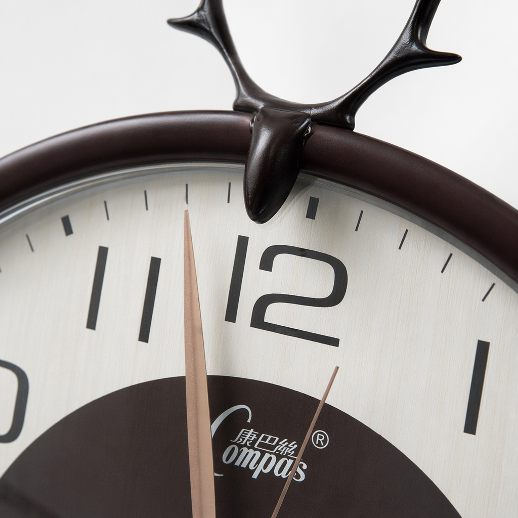 A brown-framed deer antler decorated deer pattern wall clock Application Scenario