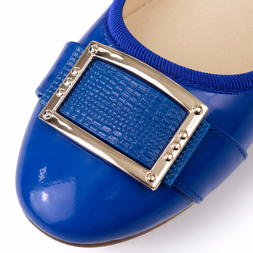 Blue flat shoes are casual and versatile for women. They have soft soles that are anti-slip and comfortable for daily wear Application Scenario