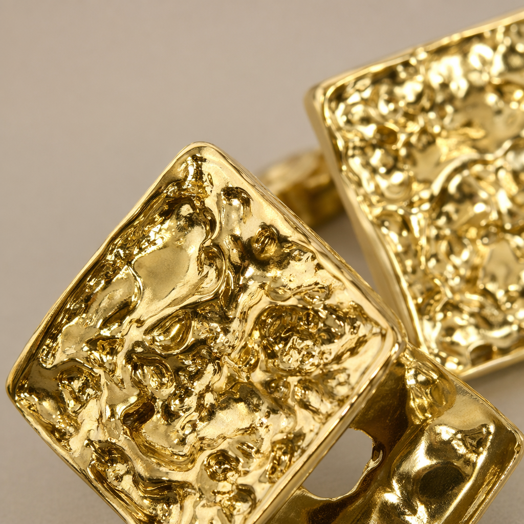 Golden square stud earrings are fashionable, simple and versatile earrings, a light luxury accessory for women Application Scenario