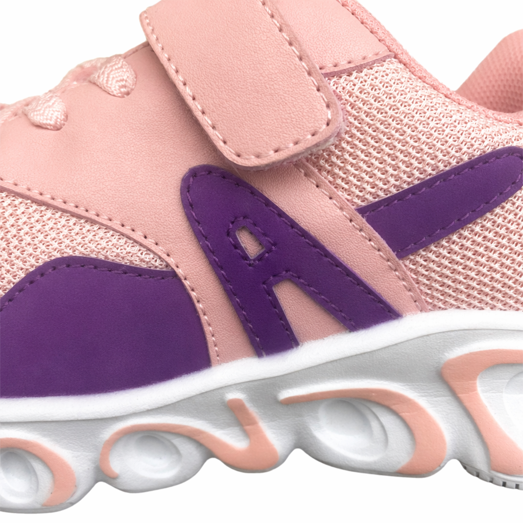 Pink, purple, black, blue and white contrasting breathable sports shoes for both men and women Application Scenario