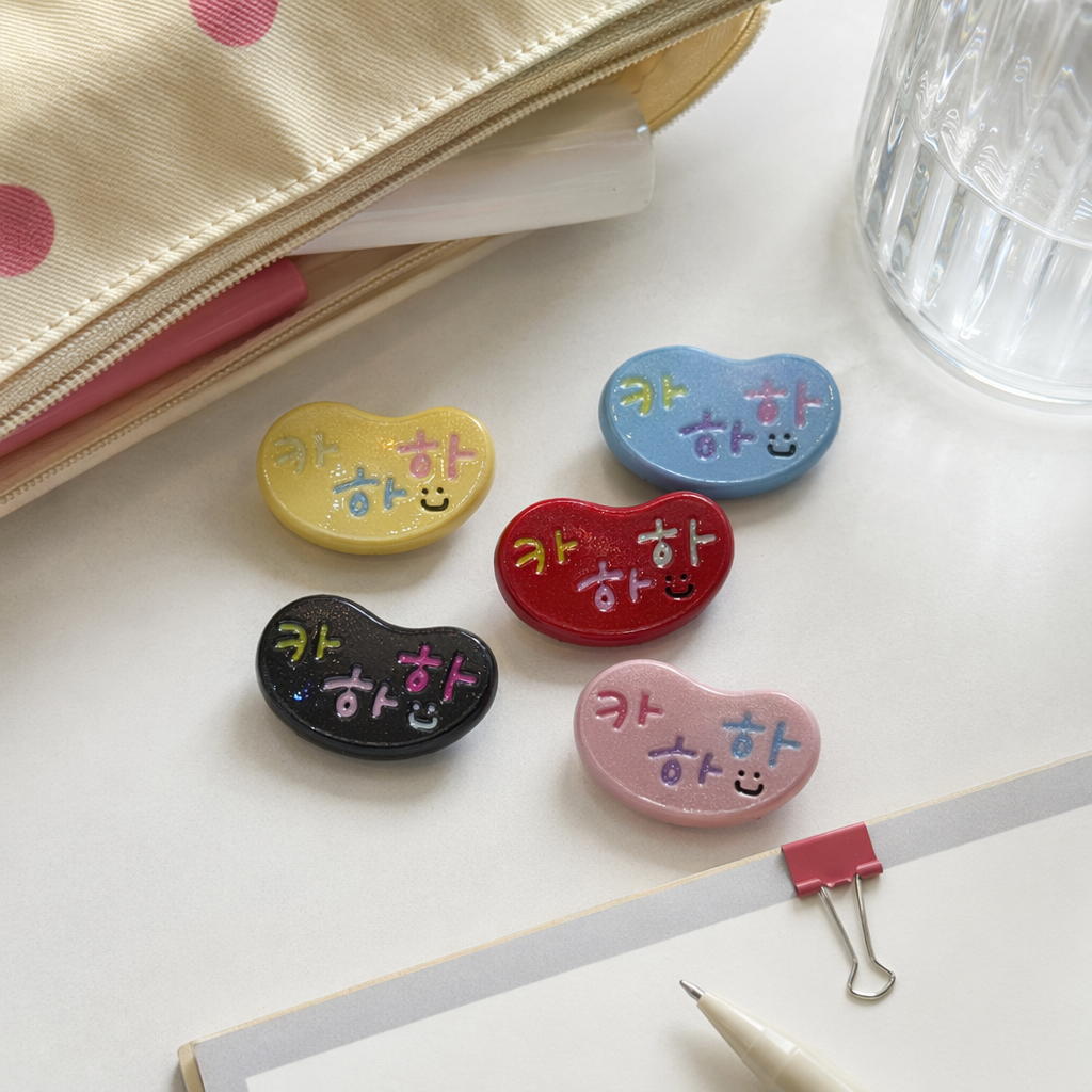 Colorful bean-shaped badges with a metallic texture, cute and fun, and personalized pin decoration details Picture