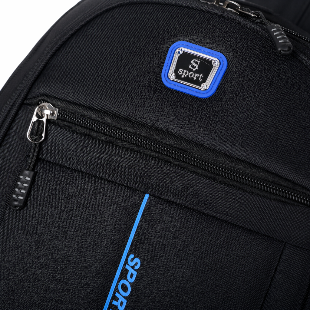 This black backpack is simple and versatile. It is a large-capacity, lightweight travel backpack for student commuting Application Scenario