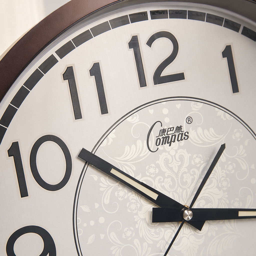 Black-framed wall clock, simple and modern wall-mounted silent quartz clock for living room and bedroom Application Scenario