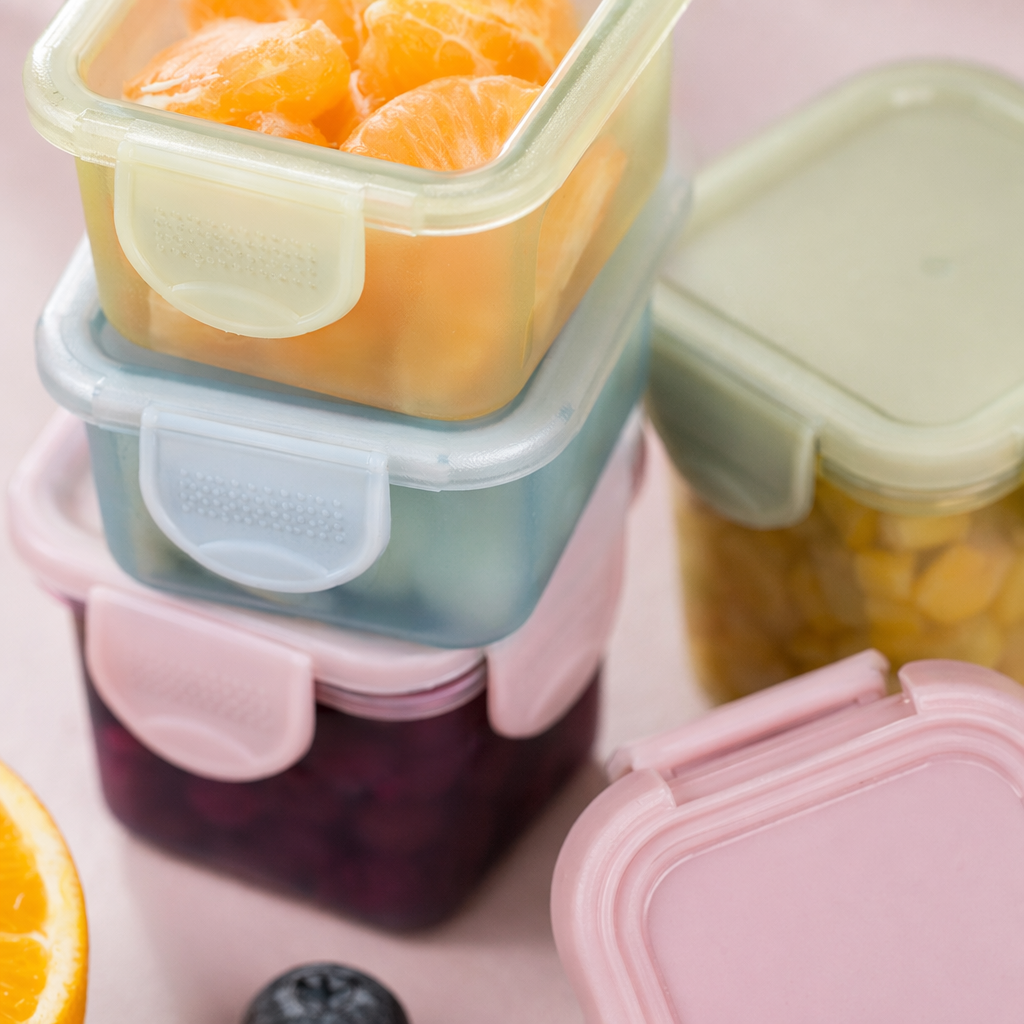 Colorful compartments food storage box, household kitchen storage sealed and leak-proof portable multi-compartment storage box Application Scenario