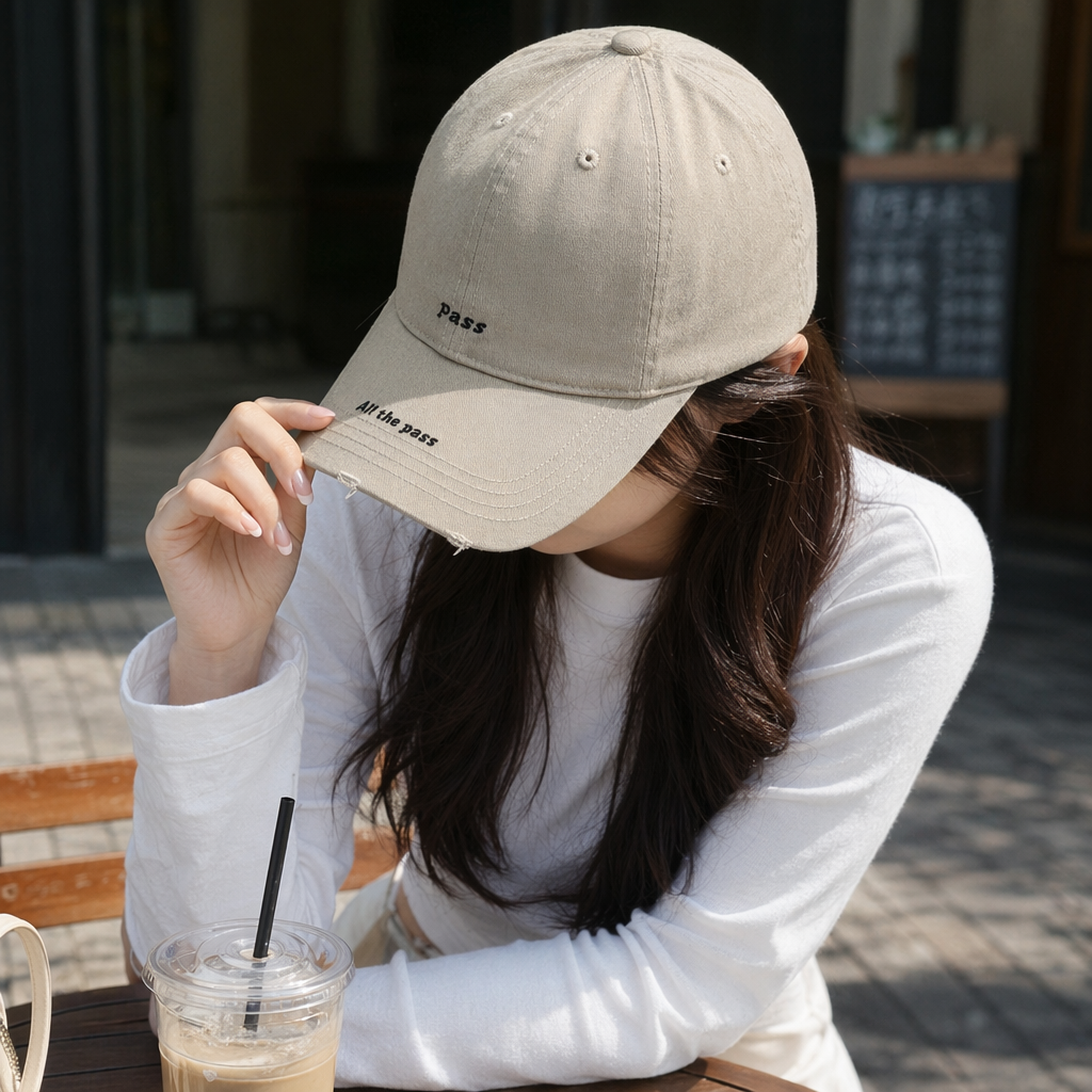 Beige baseball caps for both men and women, casual and versatile, with adjustable soft sunshade tops details Picture