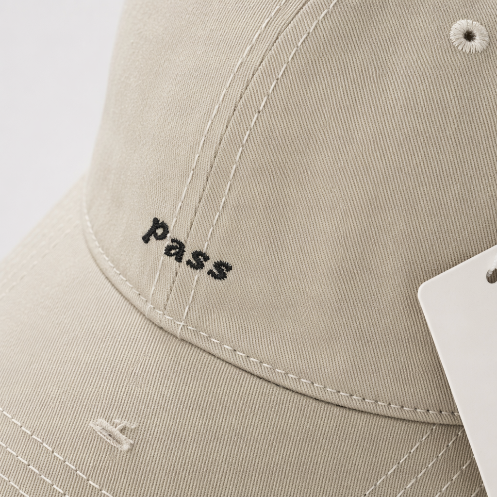 Beige baseball caps for both men and women, casual and versatile, with adjustable soft sunshade tops Application Scenario