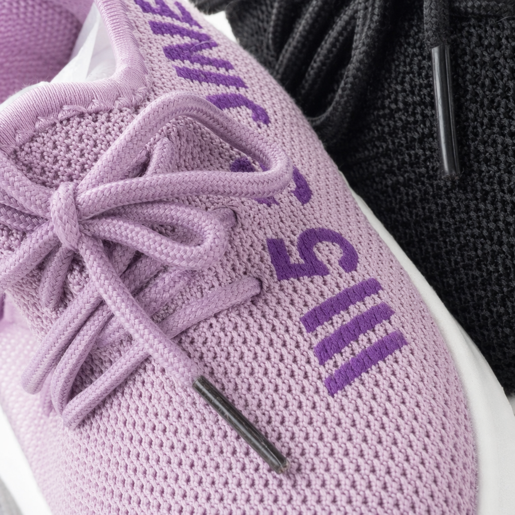 Colorful sports shoes, breathable mesh fabric, shock-absorbing and cushioning, daily commuting walking shoes Application Scenario