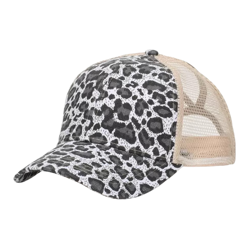 ويحصل الفهود الأسود والأبيض على قبعات البيسبول للترويح عن النفس Item Picture