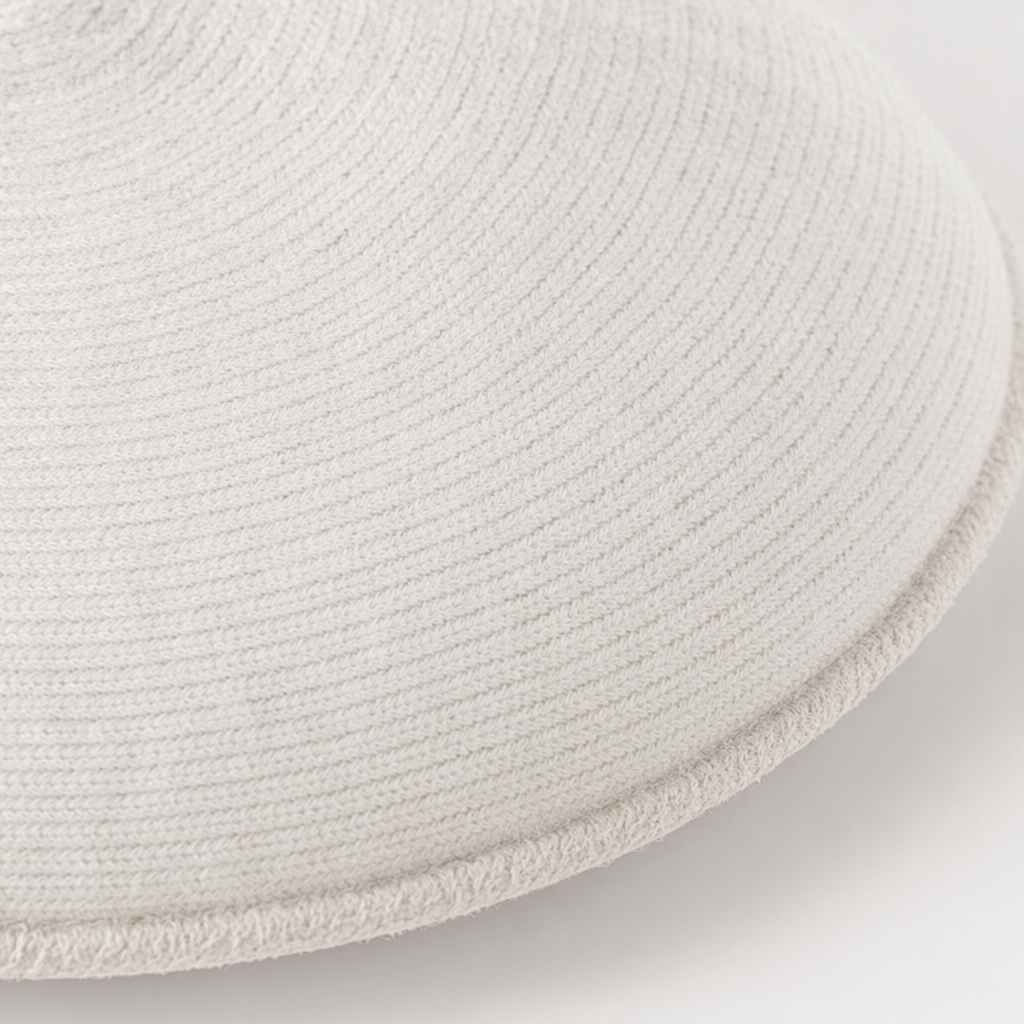 A white plush beret is a versatile Korean-style hat that keeps you warm and brightens your face in autumn and winter Specification image