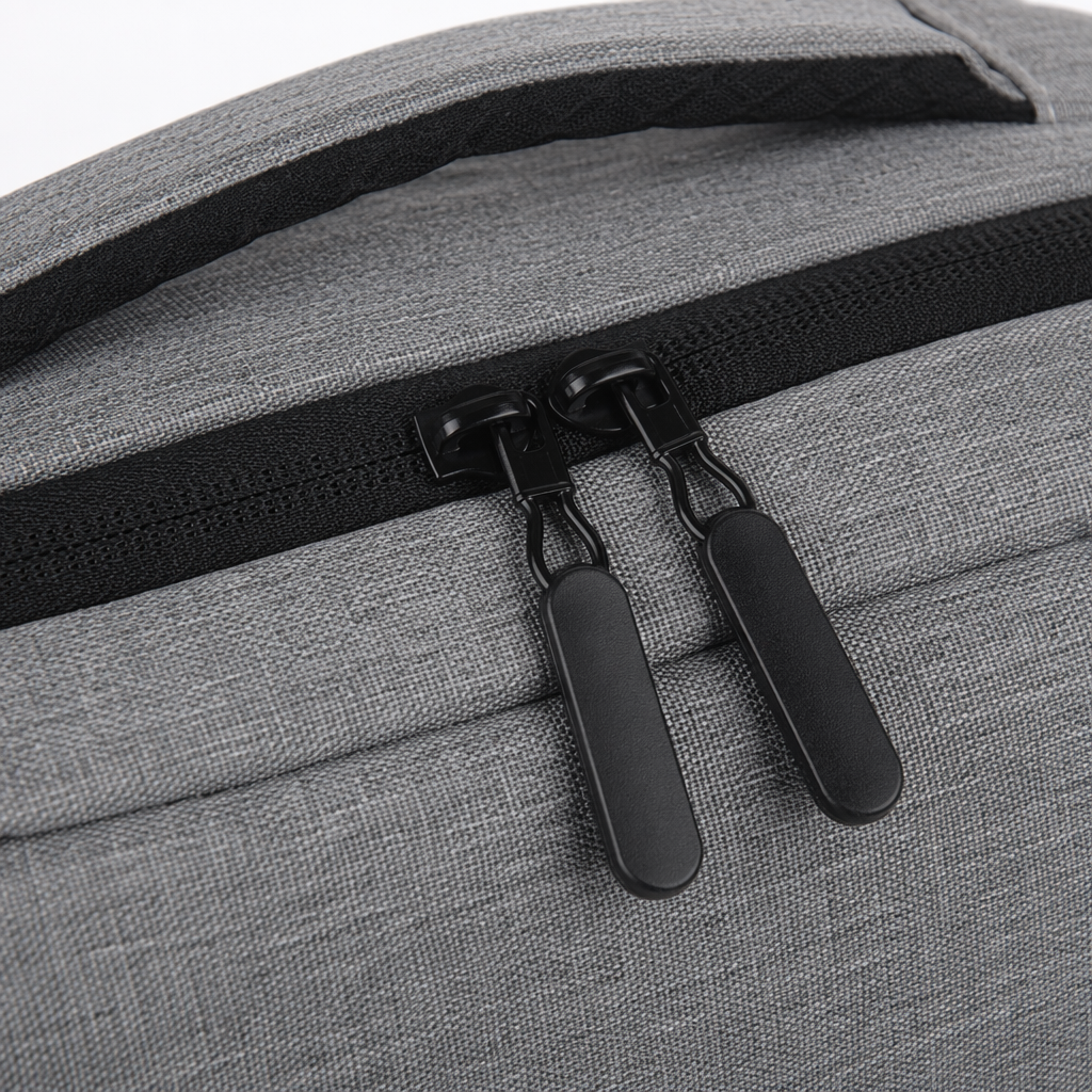 A simple and fashionable grey commuter backpack, a large-capacity lightweight travel bag suitable for both men and women Application Scenario