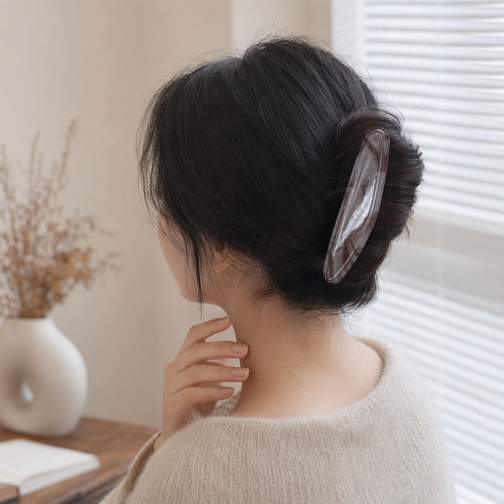 Brown striped hair clips are simple and versatile headwear for women, fashionable bangs clips, and Korean-style hair accessories details Picture