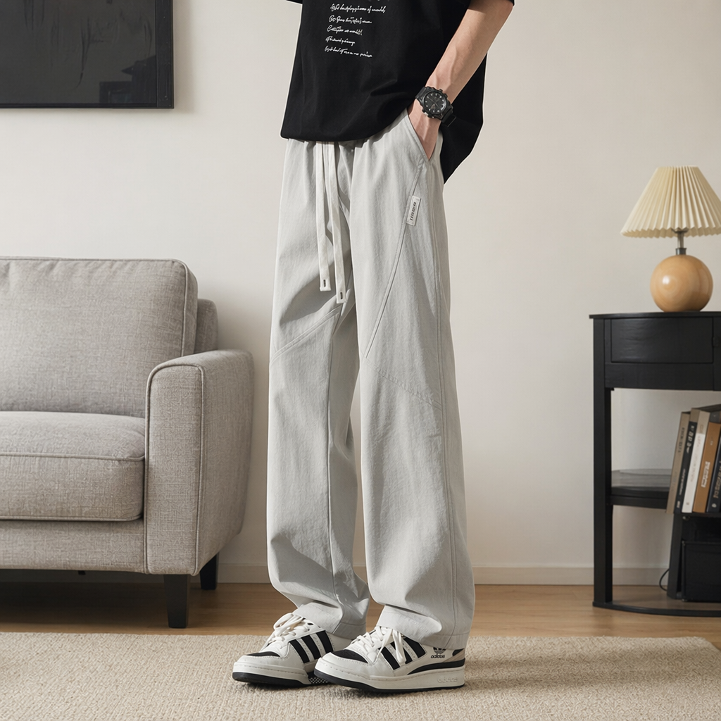 The light grey loose trousers are versatile for casual and slimming outfits details Picture