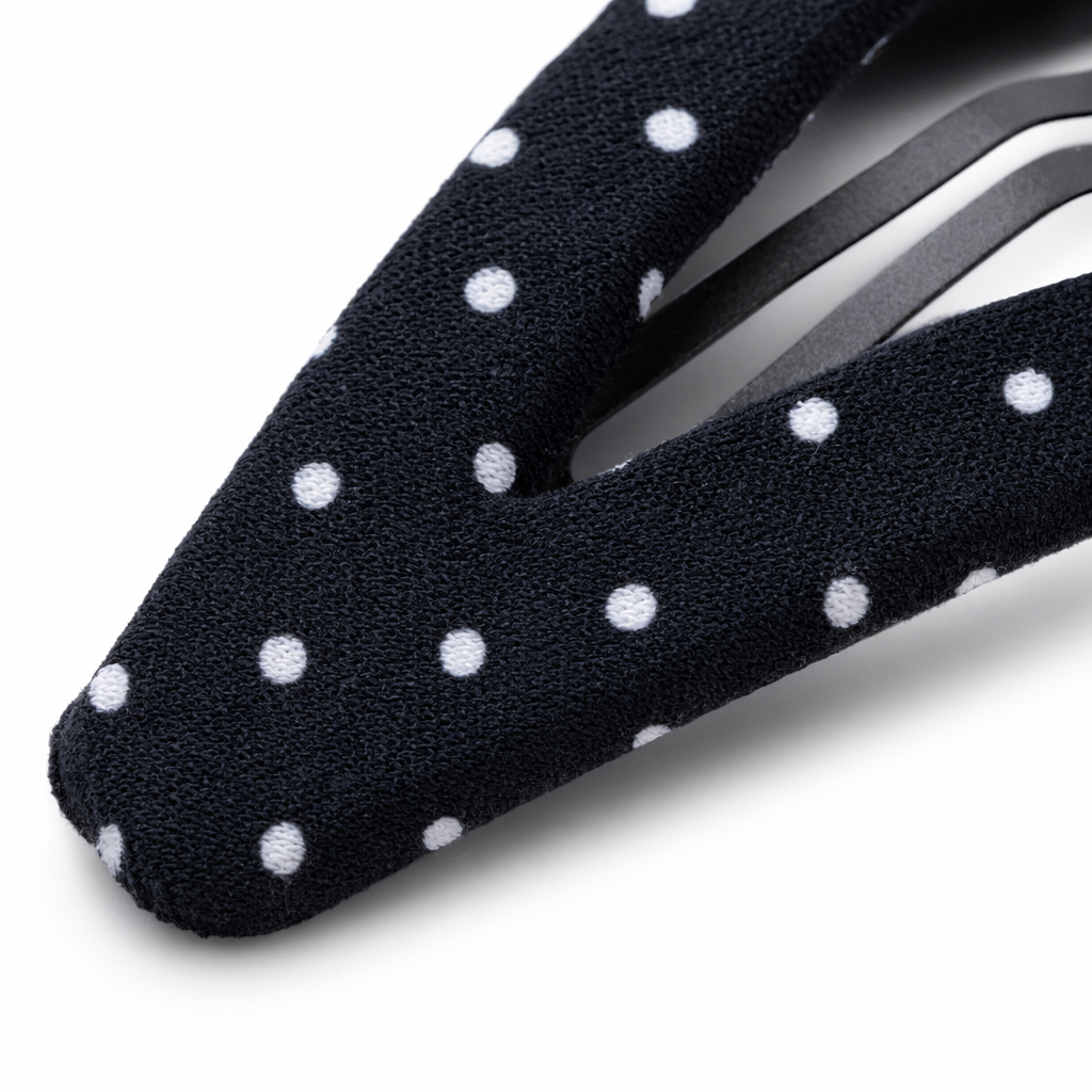 The black polka dot hairpin is a simple and versatile Korean-style women's headwear that exudes a fresh and elegant charm Application Scenario
