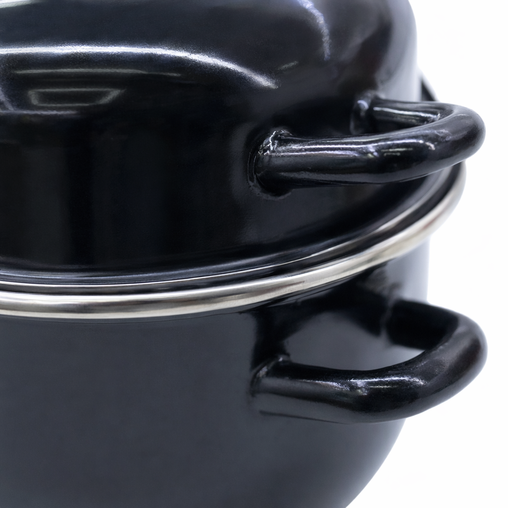 Black double-layer non-stick frying pan, suitable for household gas stoves and induction cookers Application Scenario