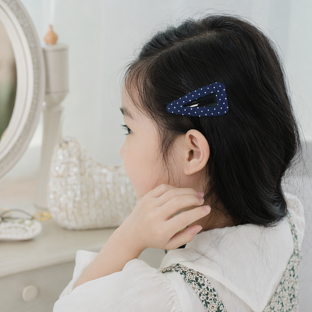 Blue polka dot hair clips are simple and cute Korean headwear for women and versatile accessories details Picture