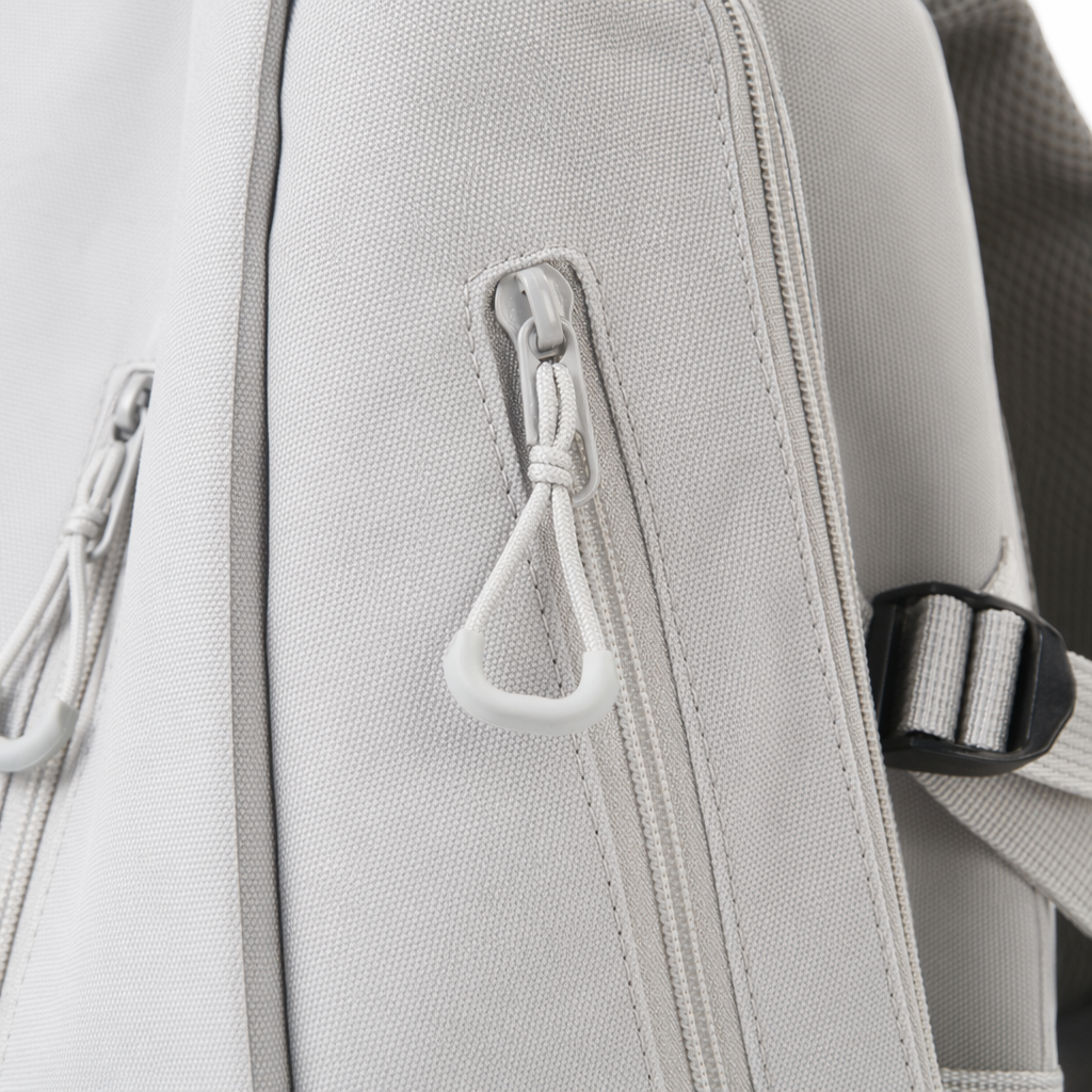 Light grey backpack, lightweight and large-capacity student commuting travel backpack Application Scenario