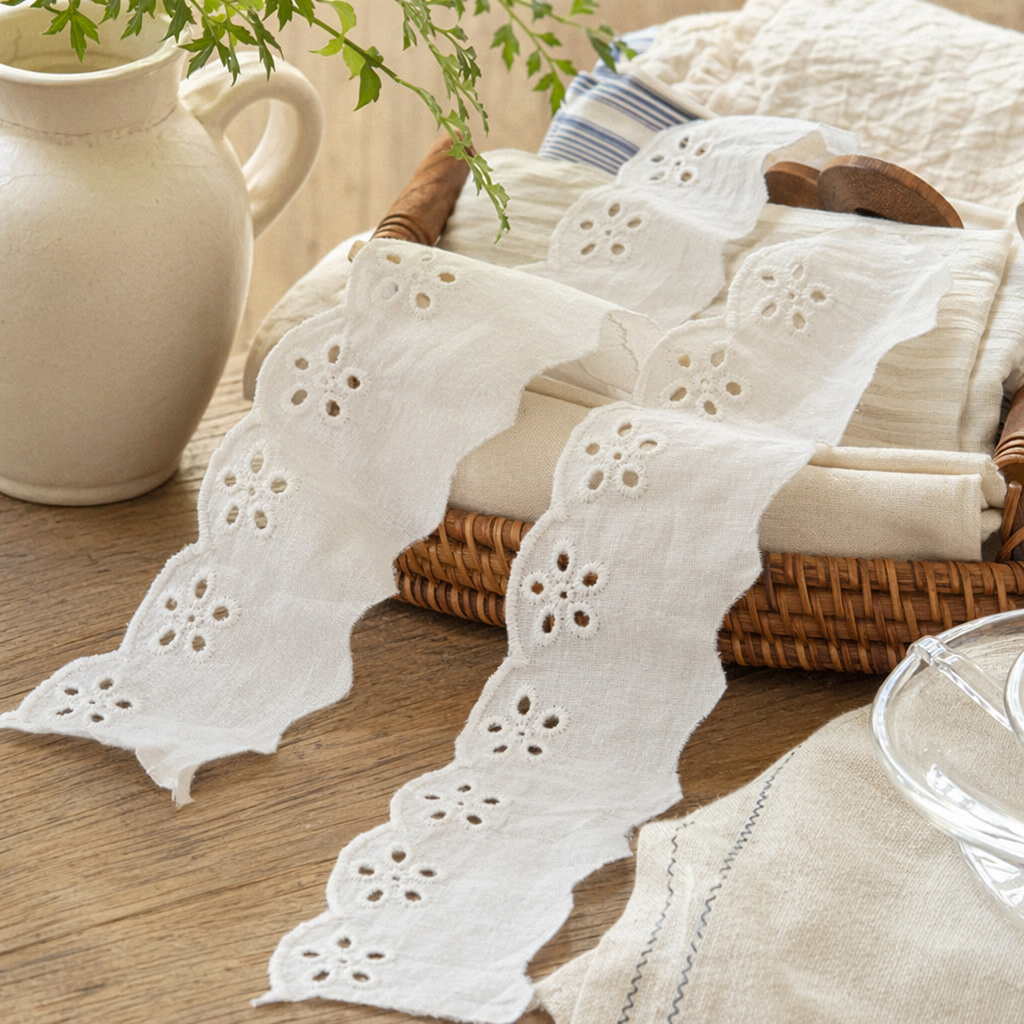 White hollowed-out flower lace trim decorative fabric DIY accessories details Picture