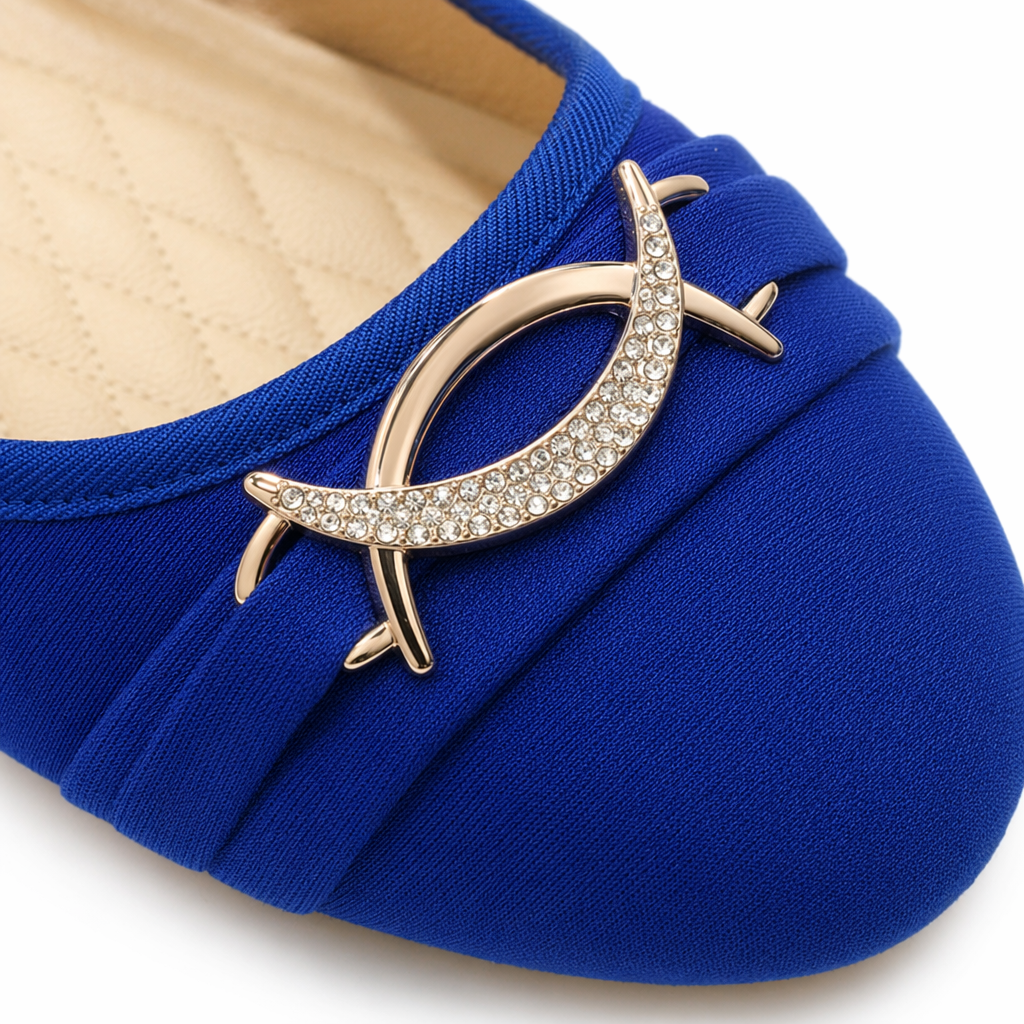 Blue flat shoes are casual and versatile for women. They have soft soles, are anti-slip, lightweight and comfortable for daily wear Application Scenario