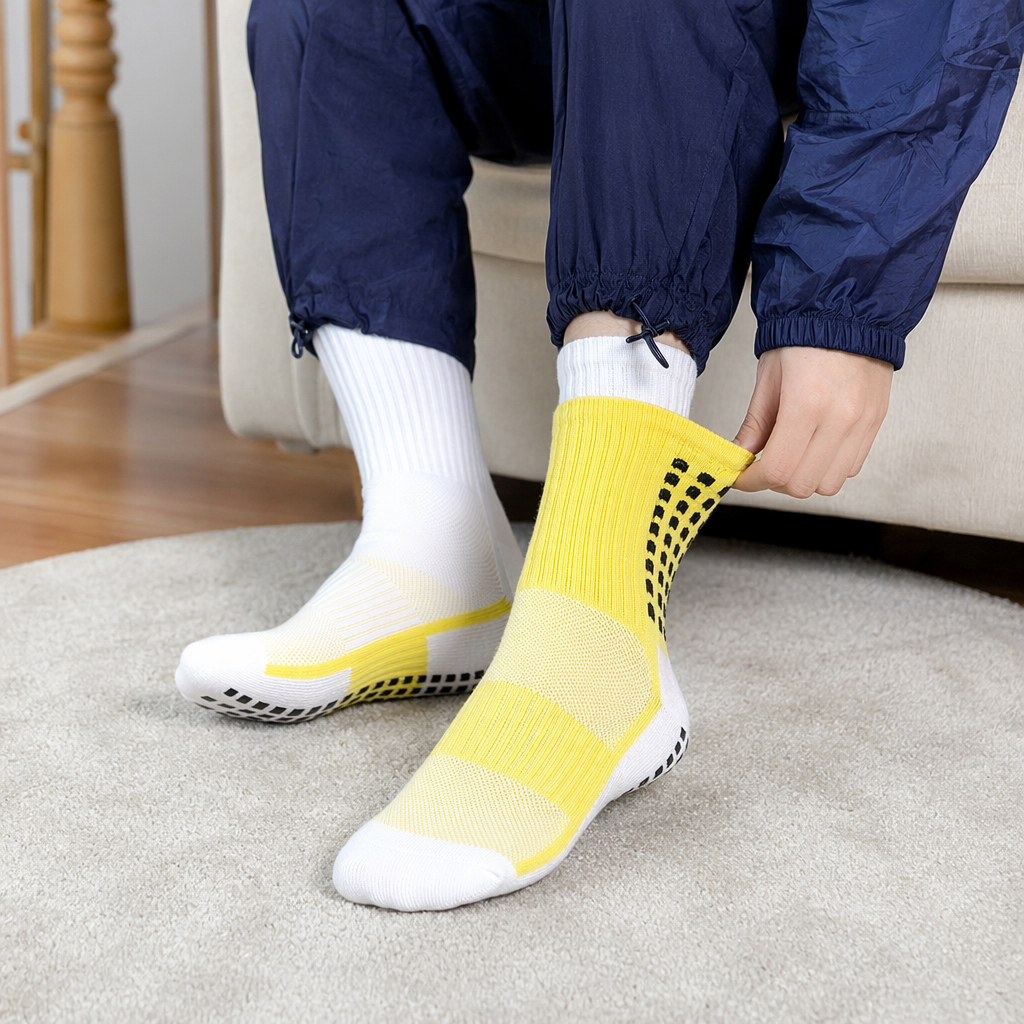 Yellow sports socks made of breathable, sweat-absorbent and elastic cotton, unisplus-style details Picture