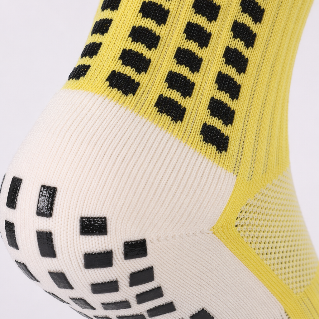 Yellow sports socks made of breathable, sweat-absorbent and elastic cotton, unisplus-style Application Scenario