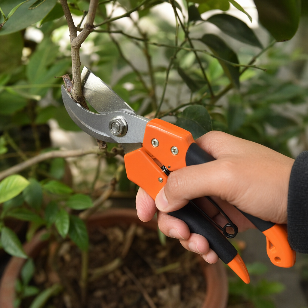 Orange and black striped garden scissors, high-carbon steel sharp pruning shears, garden hand pruning tools details Picture