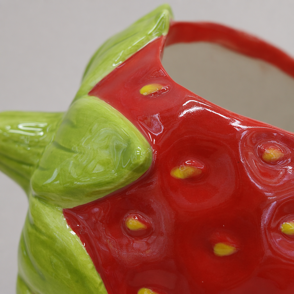 Red strawberry-shaped ceramic flowerpot for home balcony desktop succulent plant POTS Application Scenario