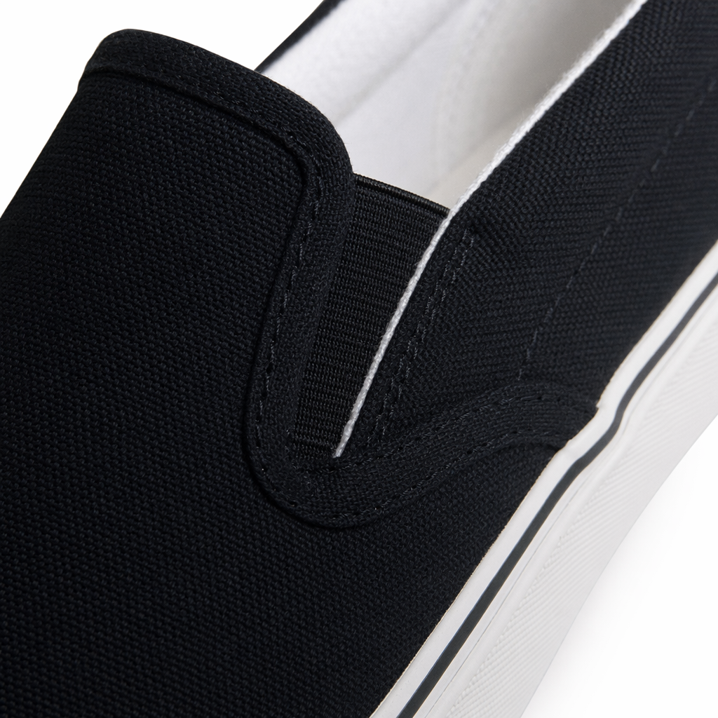 The classic black canvas shoes are low-top, simple and versatile for daily wear Application Scenario