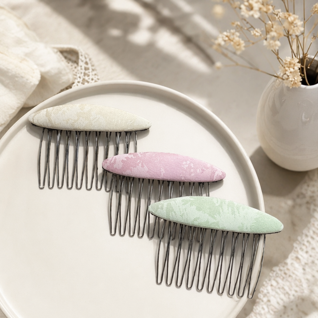 The three-color fabric hair comb is a soft massage comb that won't damage your hair. It's a portable comb for home use details Picture