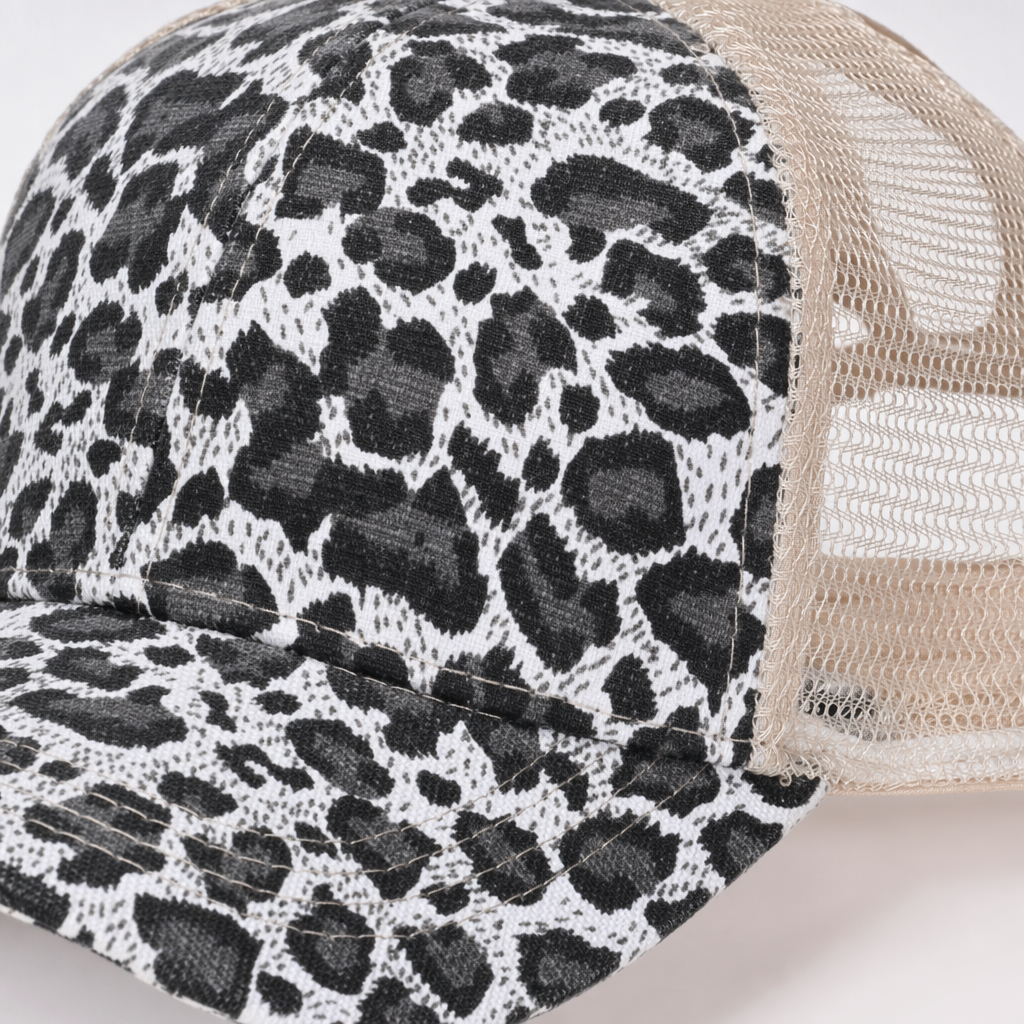 Black and white leopard print mesh baseball cap, breathable, casual and versatile, unisex Application Scenario
