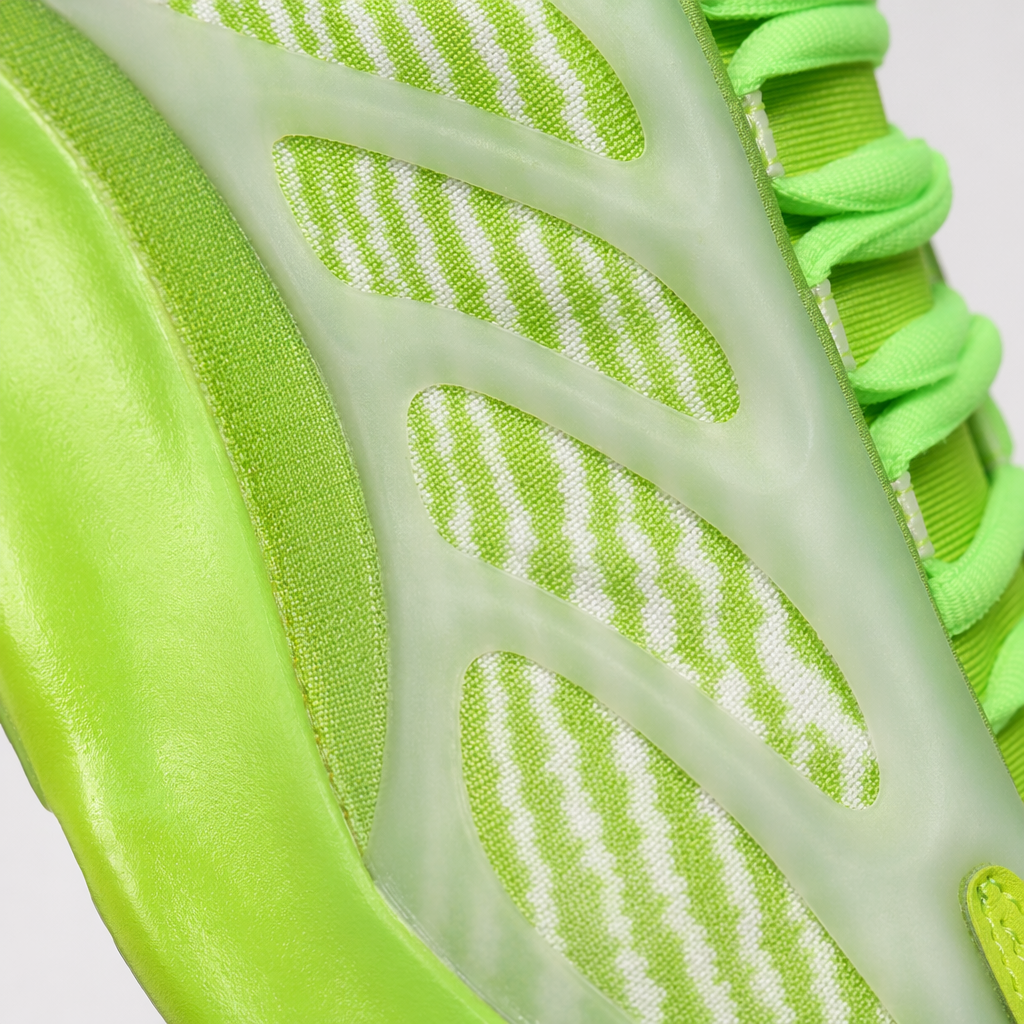 Fluorescent green lightweight and breathable sports shoes for men and women, casual running shoes Application Scenario