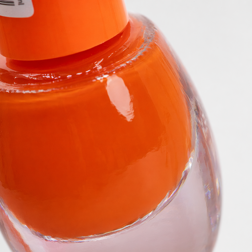 Orange nail polish, bright, long-lasting and quick-drying nail oil Application Scenario