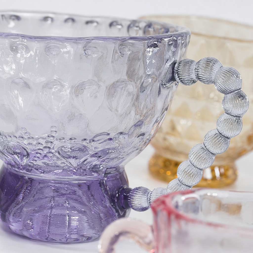 Colored glass cups, transparent glass kettles, cups with beaded handles Application Scenario