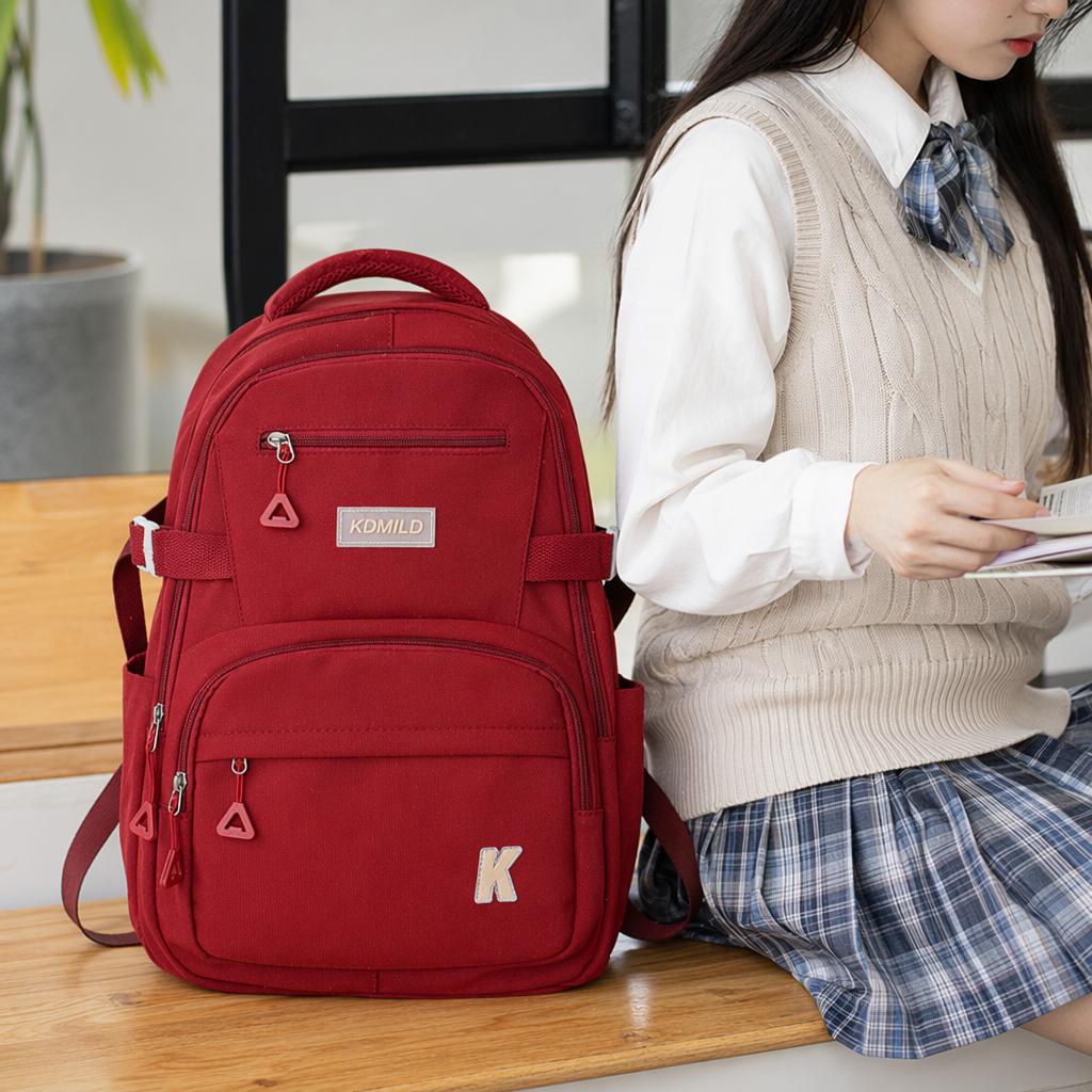 This red backpack is fashionable, lightweight and has a large capacity. It is a student commuting and leisure backpack details Picture