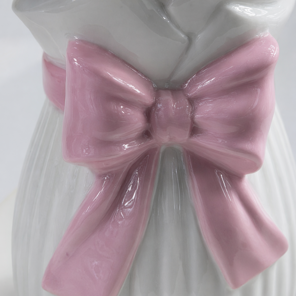 A white ceramic vase decorated with a pink bow Application Scenario