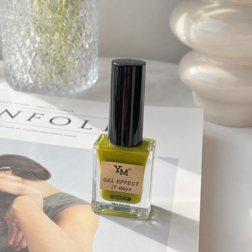 Green nail polish bottle with a matte texture and a simple style. 10ml replaceable storage bottle details Picture