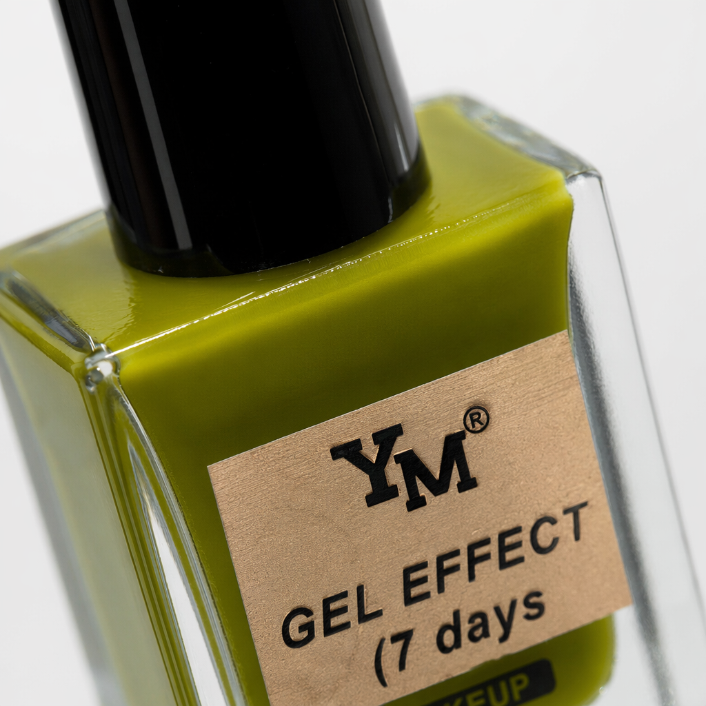 Green nail polish bottle with a matte texture and a simple style. 10ml replaceable storage bottle Application Scenario