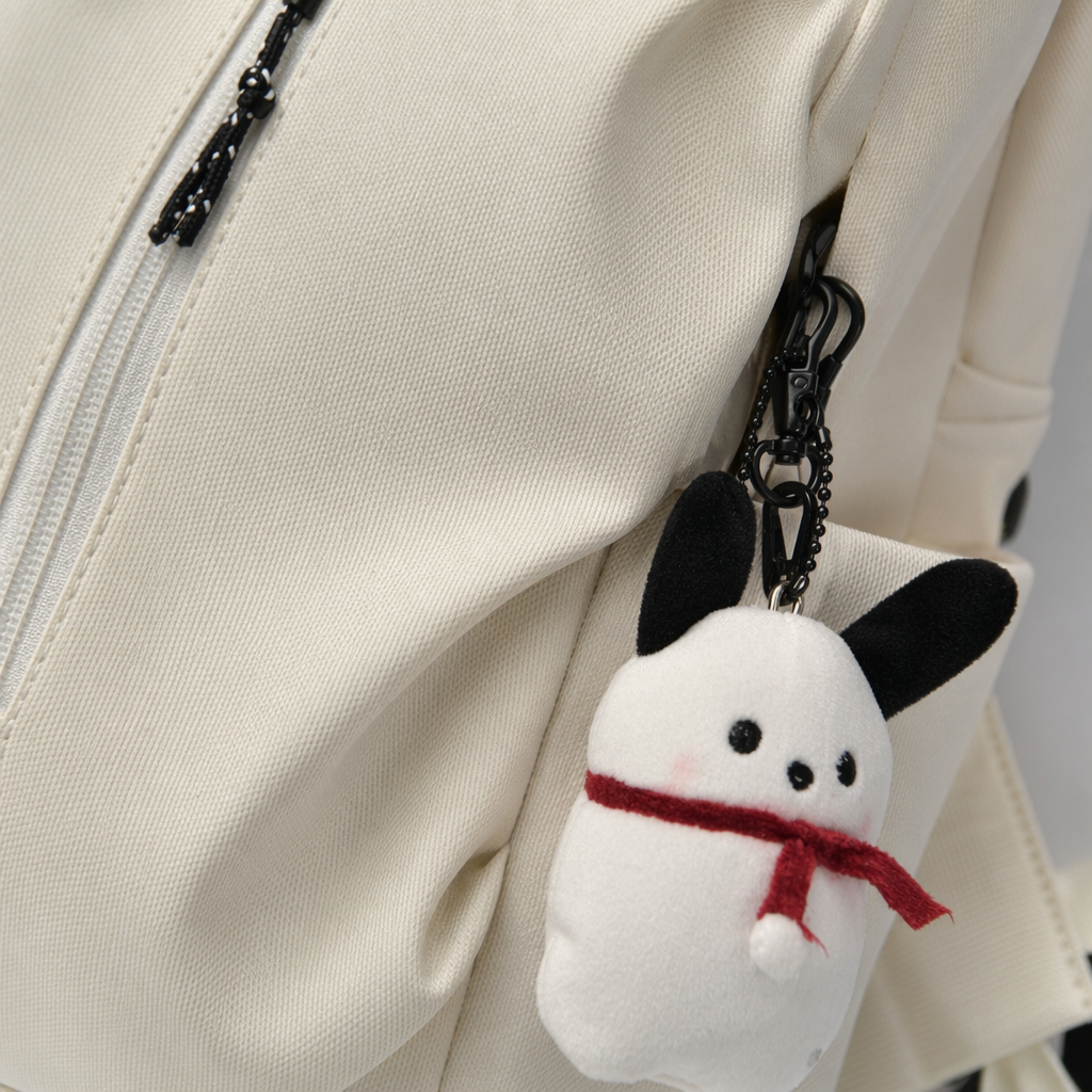 This white, simple and fashionable casual backpack features adjustable shoulder straps, is lightweight and has a large capacity Application Scenario