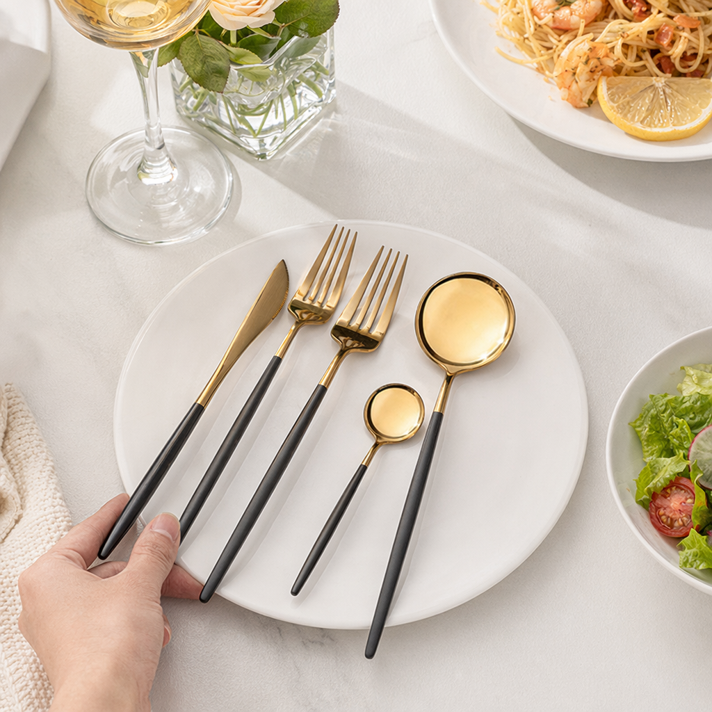 16-piece golden tableware set, stainless steel spoons, forks and knives, simple and elegant home style details Picture