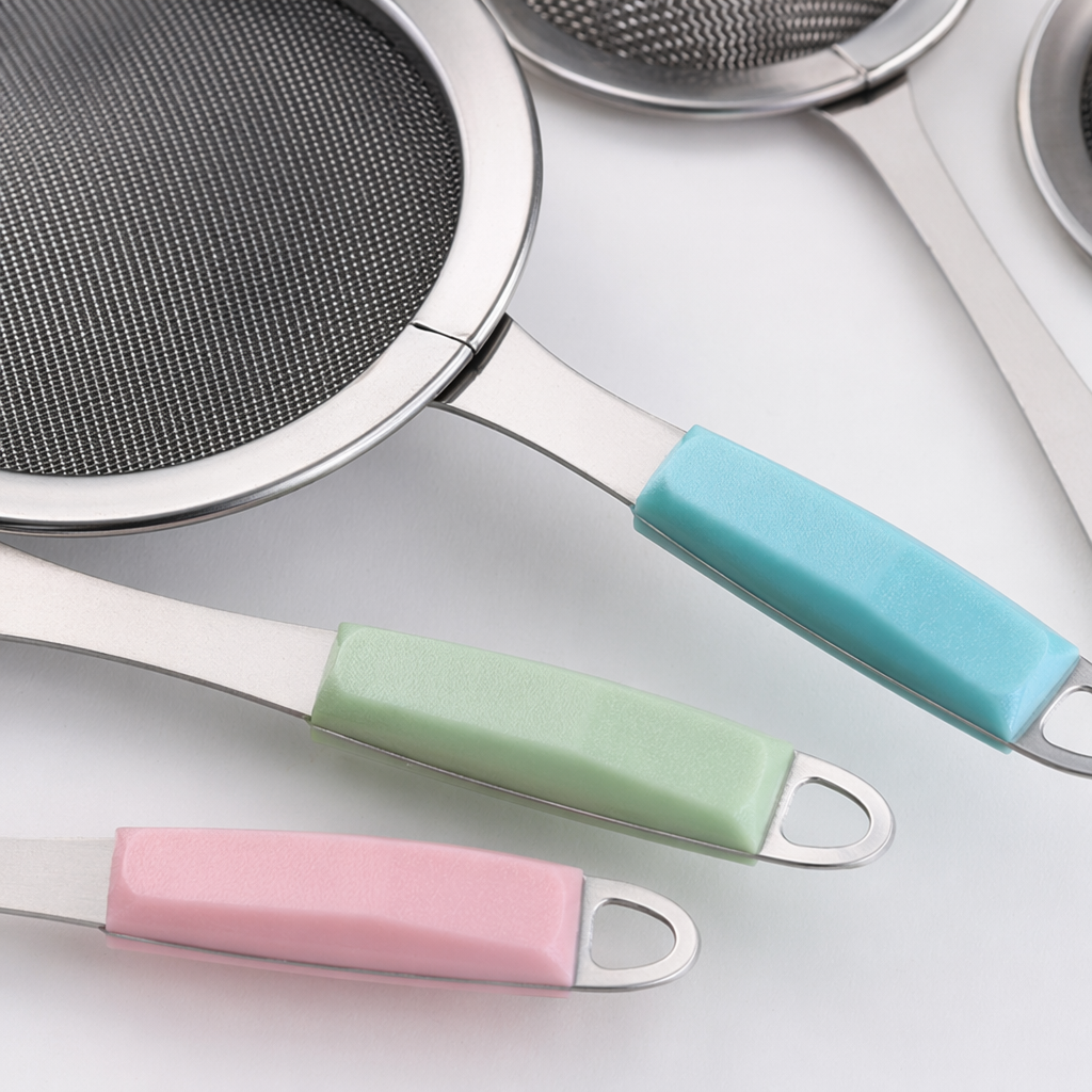 Colored handle metal colander, a kitchen draining wonder, stainless steel long handle filter Application Scenario