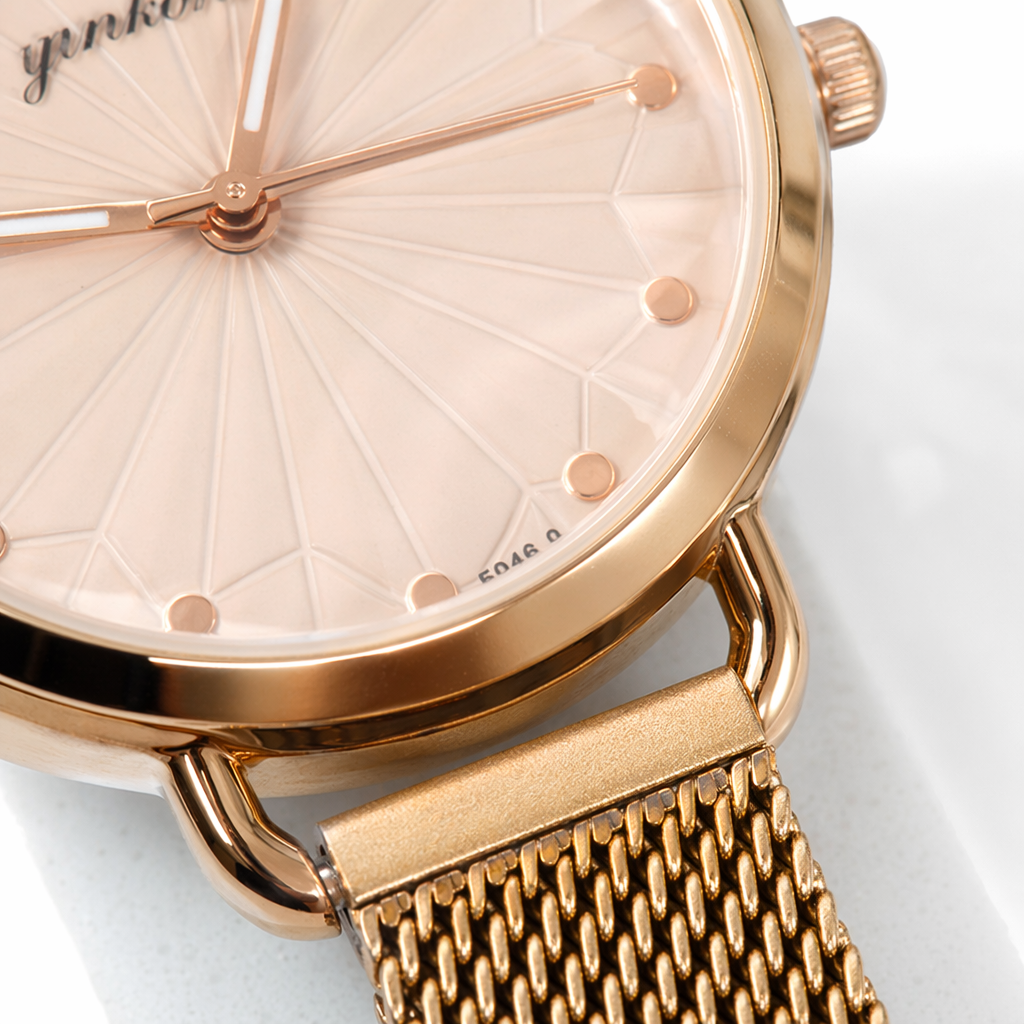 Gold case, light pink geometric pattern dial, metal mesh strap, ladies' watch, white stand Application Scenario